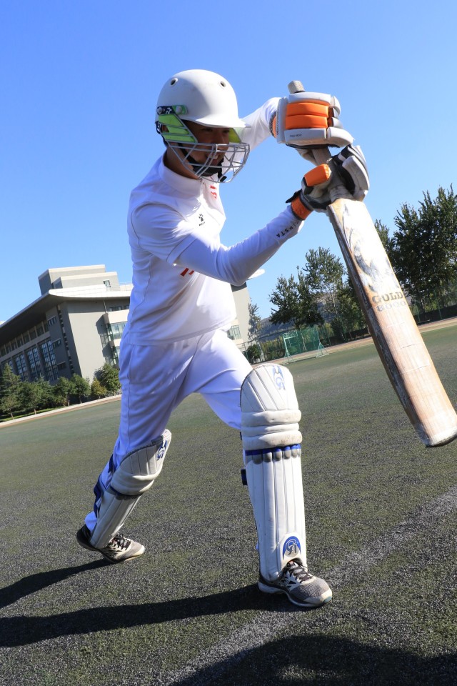 超级杯巅峰对决！钱塘火狐队读秒绝平东海青龙队，板球赛场再起波澜；教练团队居功至伟(综艺快乐划水国家夸我居功至伟小说)