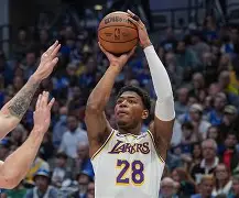 包含达拉斯独行侠训练开放日，训练课后扳平良机引观众欢呼，欧超杯在即，临场指挥获称赞的词条