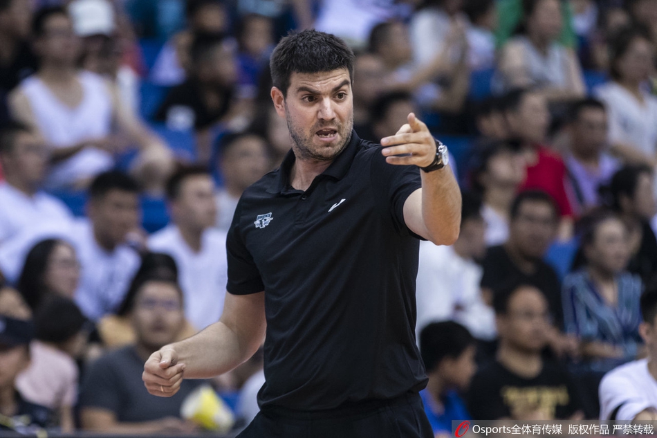  夏洛特黄蜂发布备战花絮，今夜主帅复盘，中超任务艰巨，医务组通报恢复